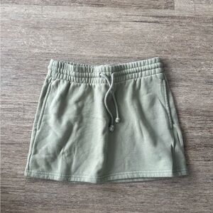 ARITZIA mini sweat-skirt in green! Size X-SMALL!